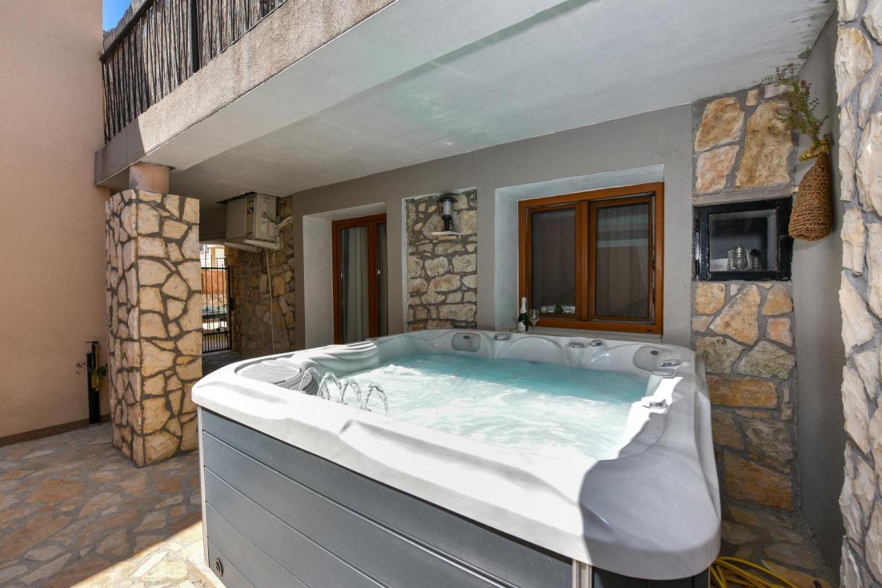 Apartment Loro With Jacuzzi Posedarje Exterior foto