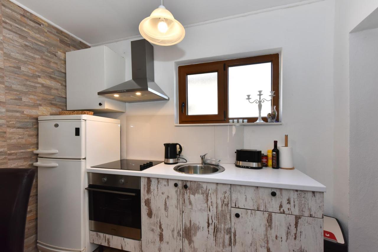 Apartment Loro With Jacuzzi Posedarje Exterior foto